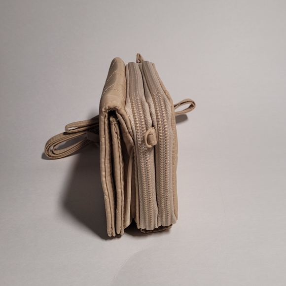 Vera Bradley Ultralight 3-in-1 Crossbody Bag in Caramel Cream - Picture 5 of 10